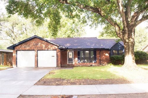 2309 Cedar St, Pearland, TX, 77581-3805 | Card Image