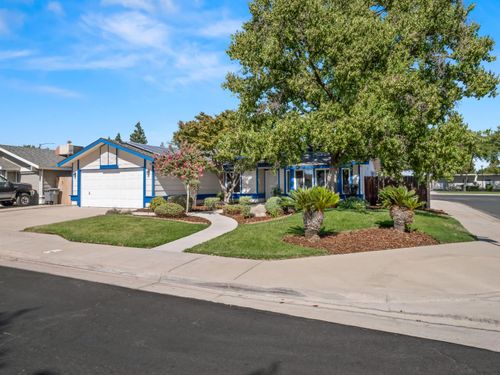 225 N Acacia Ave, Clovis, CA, 93612-0443 | Card Image
