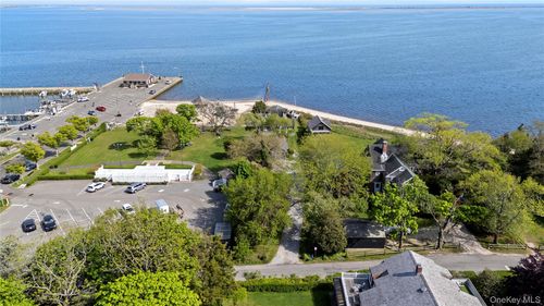 4 Shore Rd, Bellport, NY, 11713-2720 | Card Image