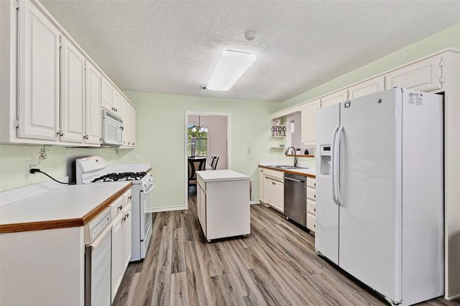 2107 Meadows Cir, House other with 3 bedrooms, 2 bathrooms and null parking in Sherman TX | Image 9