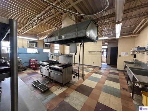 9050 New Jackson Hwy, Magnolia, KY, 42757-7806 | Card Image