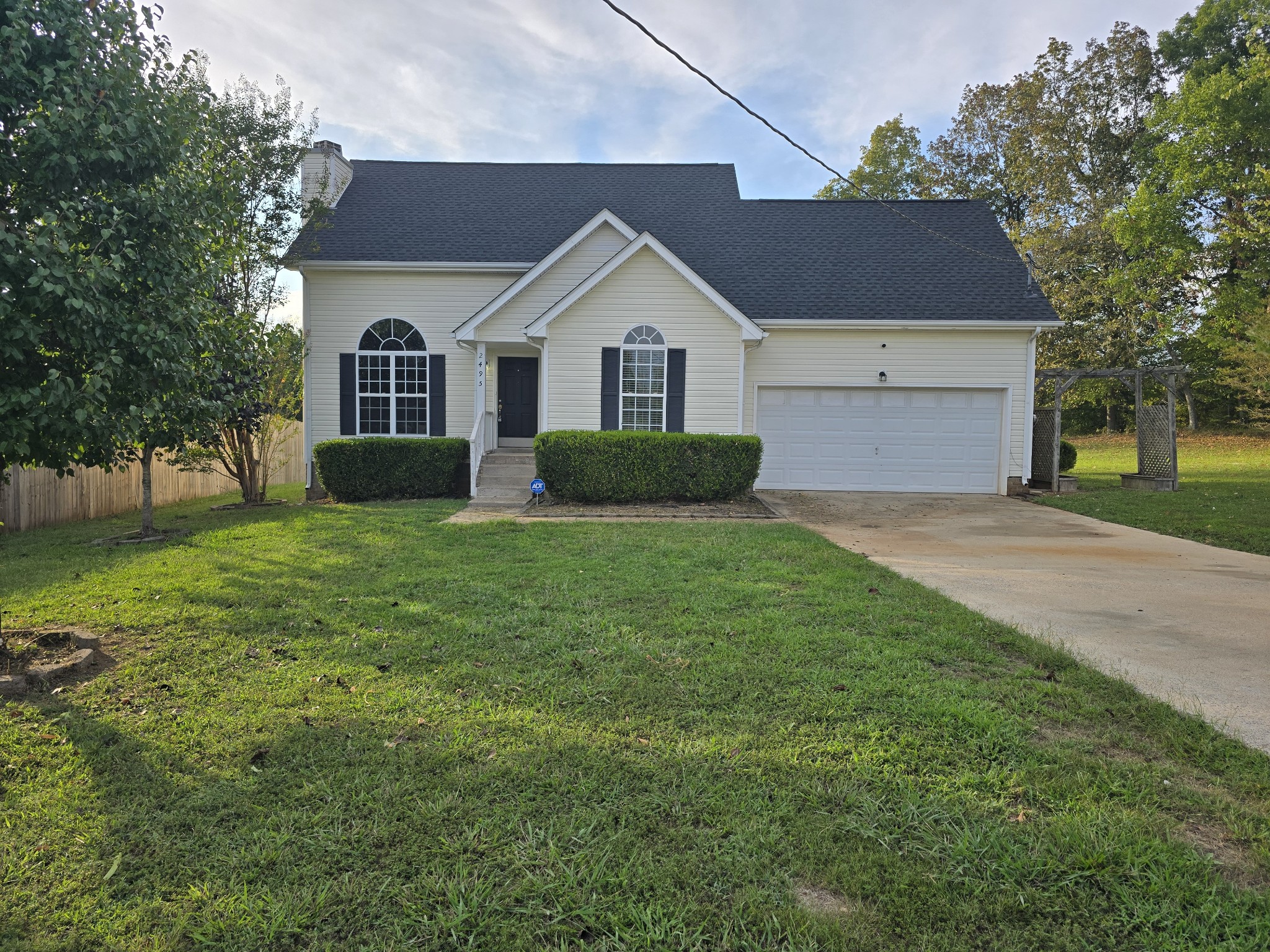Elkmont Dr, Clarksville, TN 37040