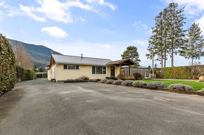 42720 Walnut Avenue, House other with 3 bedrooms, 1 bathrooms and null parking in Yarrow BC | Image 2