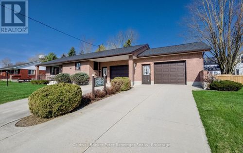 4 Park St Street W, Minto, ON, N0G1M0 | Card Image