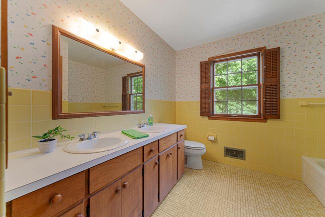 Bathroom.jpg | Image 32