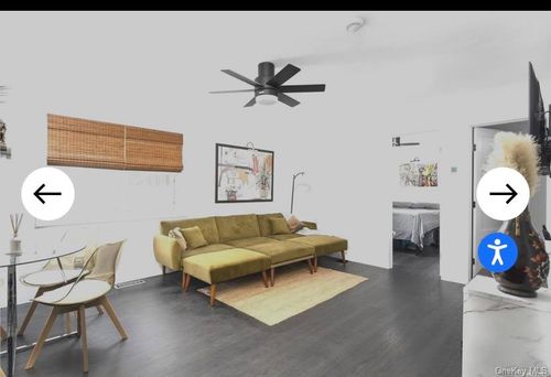 3-40 Old Canoe Place Rd, Southampton, NY, 11968-3613 | Card Image