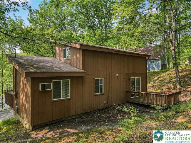 5015 Woodbridge Dr E, House other with 3 bedrooms, 2 bathrooms and null parking in Bushkill PA | Image 19