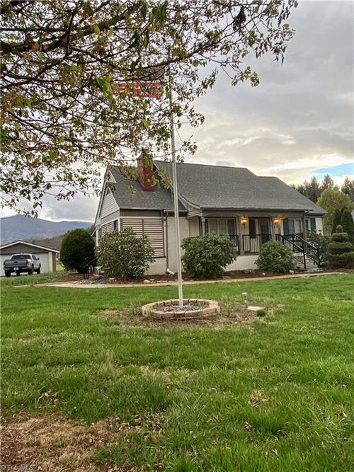 3178 Broad St, Clyde, NC, 28721-7100 | Card Image