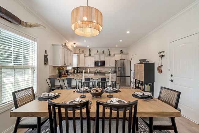 Kitchen and Breakfast Area | Image 16
