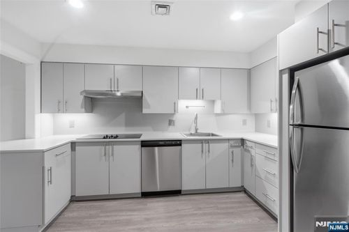 207 Shearwater Ct, Jersey City, NJ, 07305-5426 | Card Image