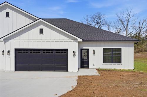 1048 Stonehaven Dr, Boonville, MO, 65233-5502 | Card Image