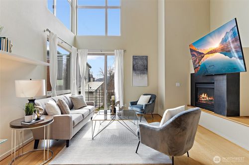 35-4206 213th Pl Se, Issaquah, WA, 98029-9700 | Card Image