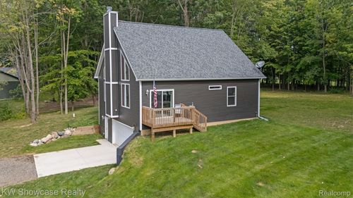 9760 Copper Ridge Dr, Fowlerville, MI, 48836-7720 | Card Image