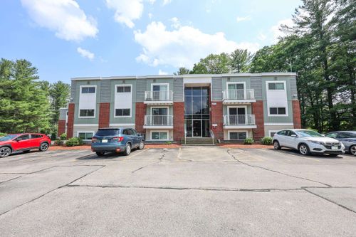 152 L Capitol Hill Dr, Londonderry, NH, 03053-5415 | Card Image