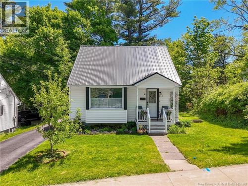 638 Hanson St, Fredericton, NB, E3B3Z9 | Card Image