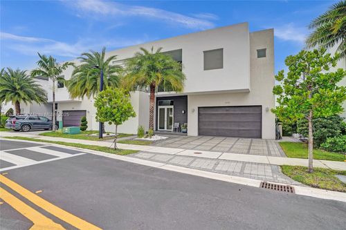 9995 Nw 75th St, Doral, FL, 33178-3421 | Card Image