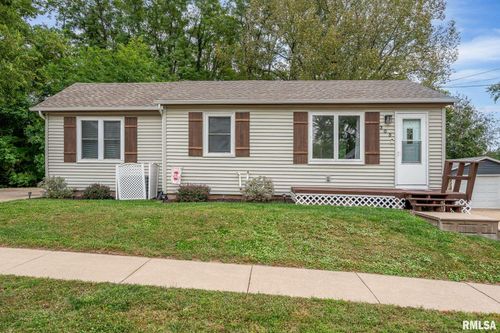 305 S 8th St, Le Claire, IA, 52753-9513 | Card Image