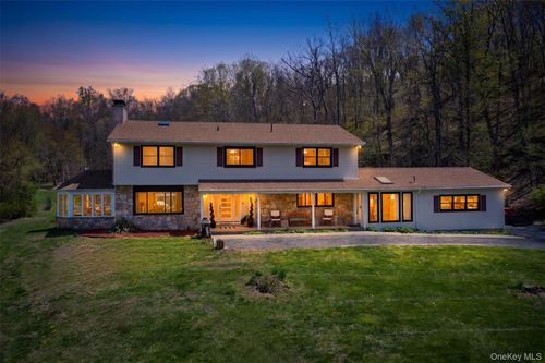 32 Cole Rd, Pleasant Valley, NY, 12569-5015 | Card Image