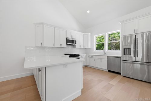 7-19 Montauk Hwy, Southampton, NY, 11968 | Card Image