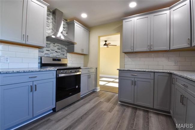 305 E Hauser St, House other with 4 bedrooms, 3 bathrooms and 2 parking in Litchfield IL | Image 13