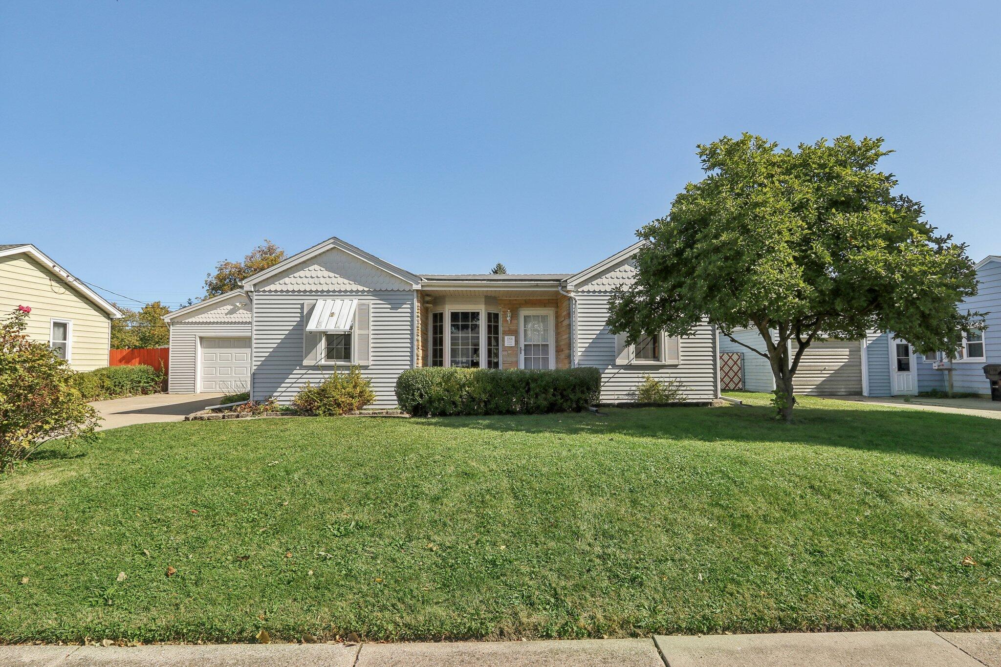 Monroe Ave, Racine, WI 53405