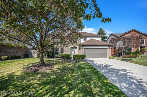 43373 Brooks Dr, Clinton Twp, MI, 48038-5320 | Card Image