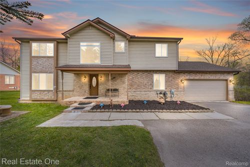 7295 W Maple Rd, West Bloomfield, MI, 48322-2706 | Card Image