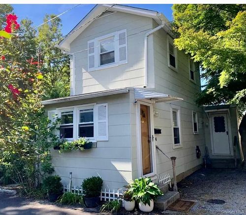 46 Brown St, Sea Cliff, NY, 11579-1617 | Card Image
