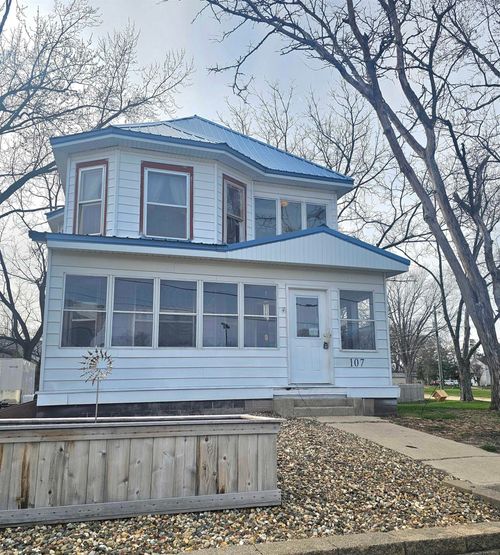 107 Nw 3rd Ave, Independence, IA, 50644 | Card Image