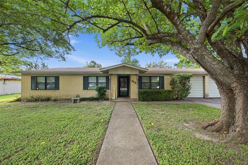 912 W Elizabeth Dr, Robinson, TX, 76706-4917 | Card Image