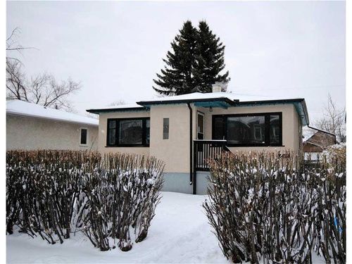 445 23 Avenue Ne, Home with 3 bedrooms, 2 bathrooms and 4 parking in Calgary AB | Card Image