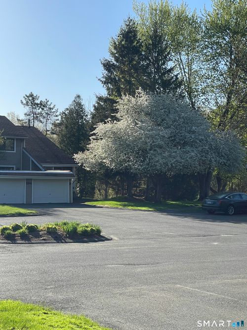 d-594 Mountain Rd, West Hartford, CT, 06117-1829 | Card Image