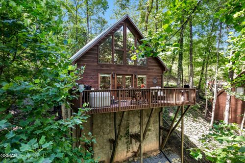 1031 Elm Cir, Sevierville, TN, 37876-8974 | Card Image