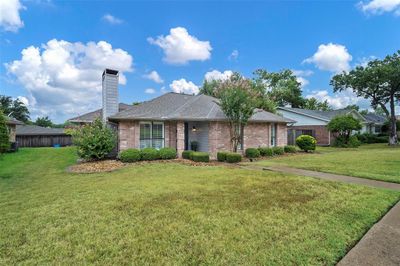 Single story home with large front lawn | Image 2