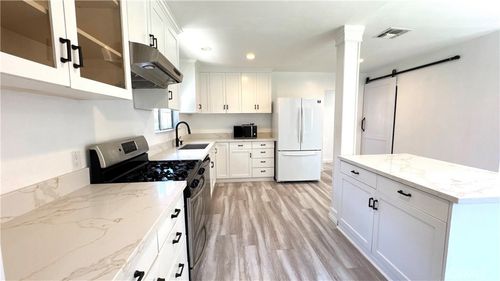 6918 Claire Ave, Reseda, CA, 91335-3842 | Card Image