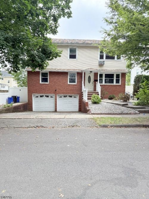 134 Oak St, Rahway, NJ, 07065-3021 | Card Image