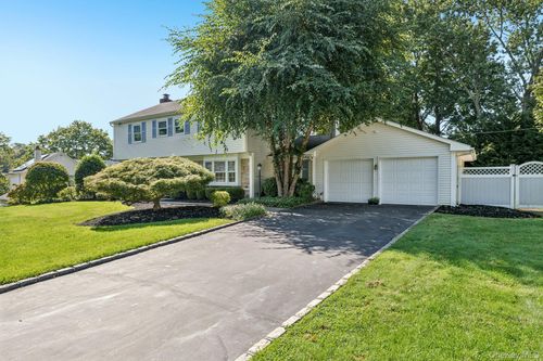 4 Hargrove Dr, Stony Brook, NY, 11790-2306 | Card Image