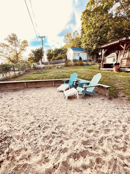 1136 Lakeshore Dr, Columbiaville, MI, 48421-9770 | Card Image