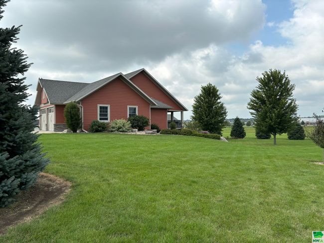 925 Sunrise Trl, House other with 5 bedrooms, 3 bathrooms and null parking in Sioux Center IA | Image 41
