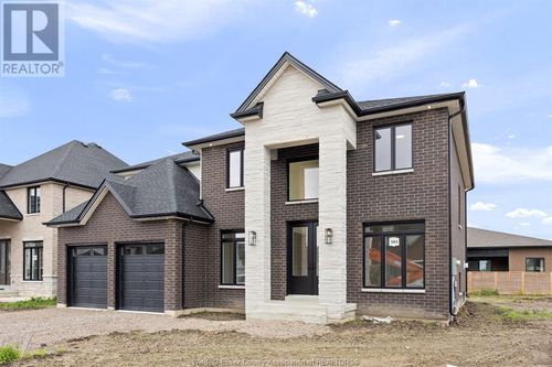 585 Orchards Cres, Windsor, ON, N9E0B2 | Card Image