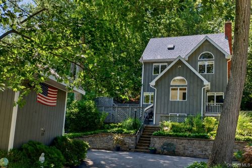 47 Oakdale Rd, Centerport, NY, 11721-1530 | Card Image