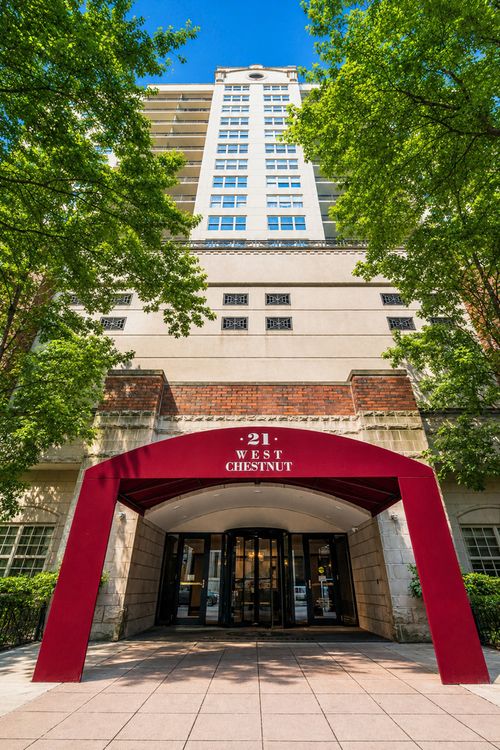 1306-21 W Chestnut St, Chicago, IL, 60610-3352 | Card Image
