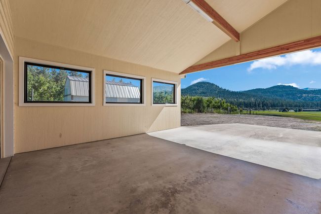 Attached 26x28 heated garage | Image 37