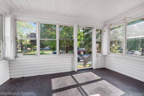 520 Hazelhurst St, Ferndale, MI, 48220-2855 | Card Image