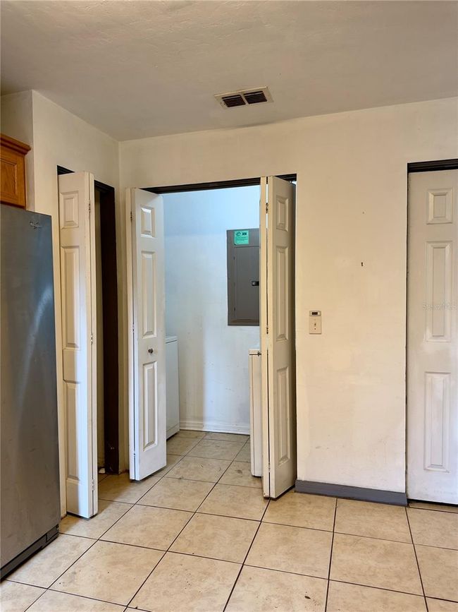 Kitchen/Laundry Room | Image 18