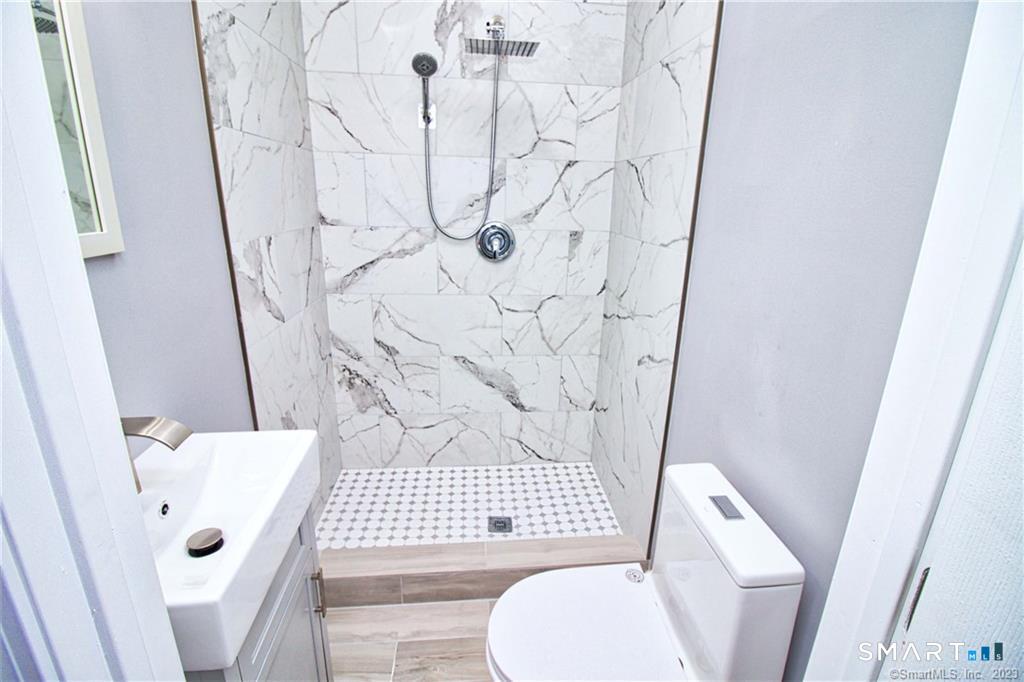 Residential Lease in Ansonia 3