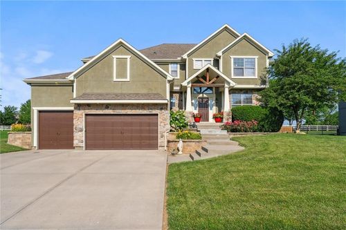 936 Sw Raintree Dr, Lee's Summit, MO, 64082-4601 | Card Image