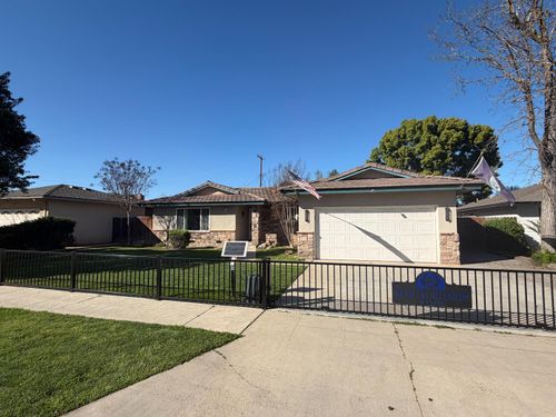 682 E Stuart Ave, Fresno, CA, 93710-5411 | Card Image