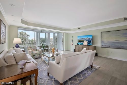 d25-8440 Abbington Cir, NAPLES, FL, 34108-6709 | Card Image