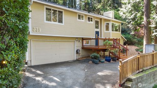 839 Ne 200th St, Shoreline, WA, 98155-1028 | Card Image